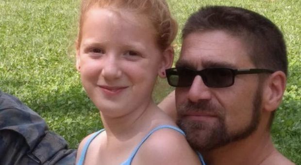 Filippo e Gloria, padre e figlia morti in un incidente: un 44enne denunciato per omicidio stradale