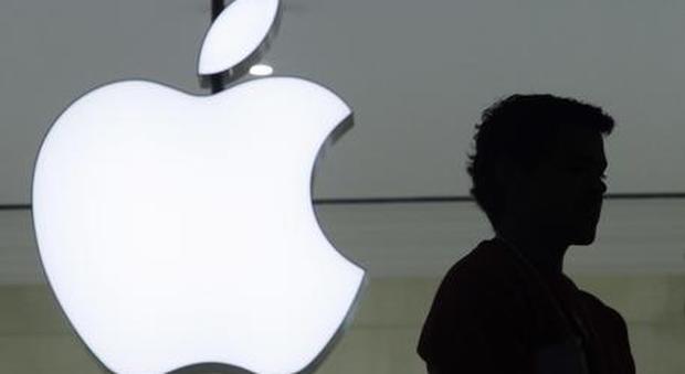 «Apple mi ha fatto diventare gay», ragazzo fa causa al colosso tecnologico
