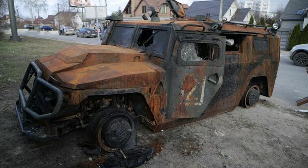 Ucraina, razzi, cadaveri e checkpoint: ecco la strada della morte di Kharkiv
