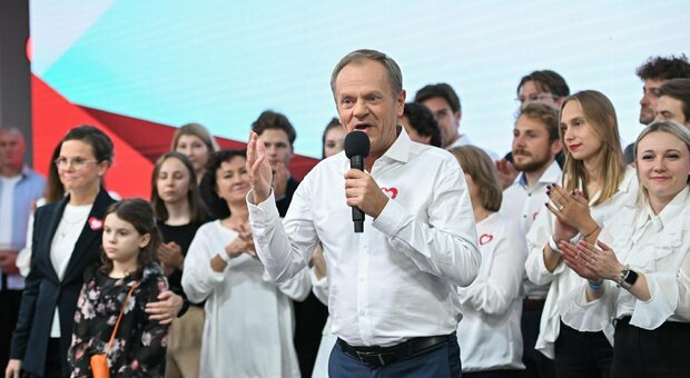 Elezioni Polonia, è svolta: l'opposizione filo-Ue ha la maggioranza. Tusk lavora già al nuovo governo
