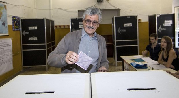Elezioni Roma, D'Alema al seggio: «Ho votato secondo le indicazioni del partito»