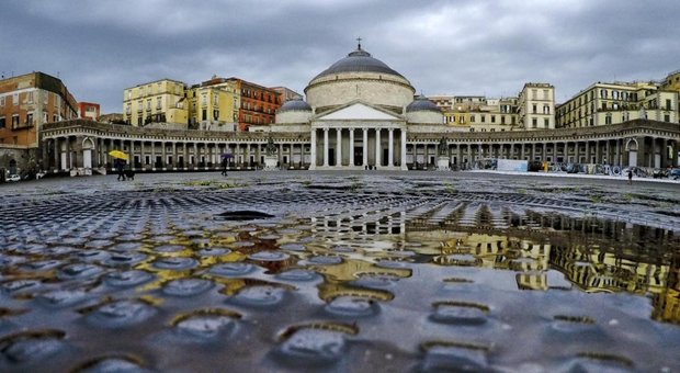 «Domani scuole chiuse a Napoli», ma è una fake news sul maltempo in Campania