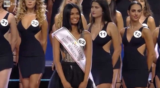 Sevmi Fernando con la fascia di Miss Sorriso 2019