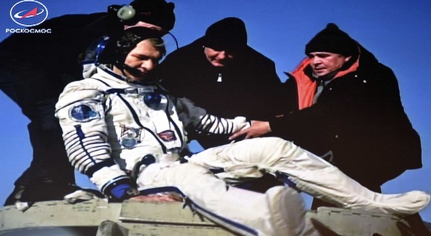 Paolo Nespoli è di nuovo terrestre: sorrisi dopo l'arrivo della Soyuz in Kazakhstan