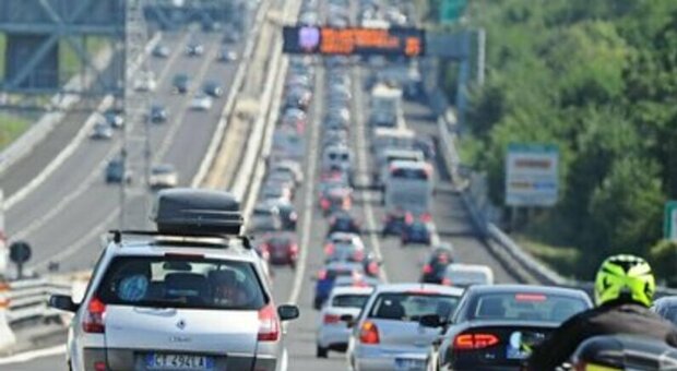 Mugnano, folle inseguimento in autostrada a Frosinone: fermato 32enne