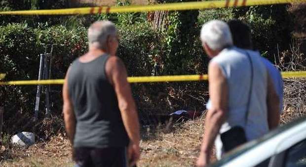 Ostia, cadavere ritrovato nella pineta: ferito alla testa, morto da due-tre giorni