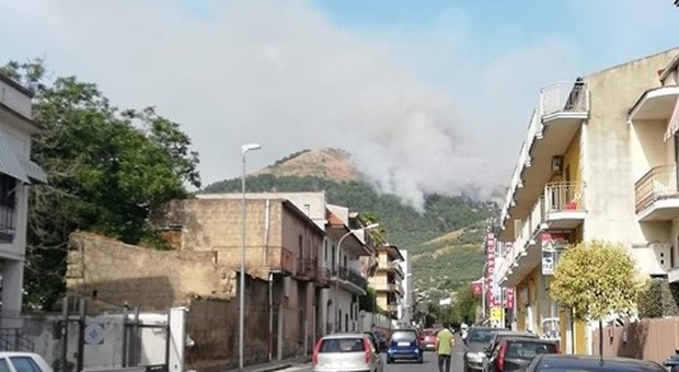 Montagna in fiamme a S. Felice, si scatena il terrore fra i residenti