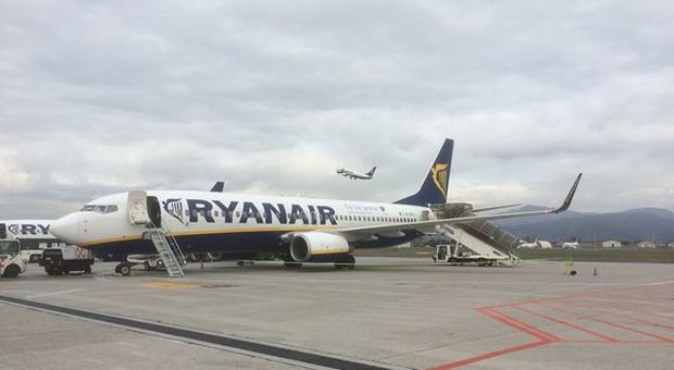 Coronavirus, Ryanair riduce i voli del 25%