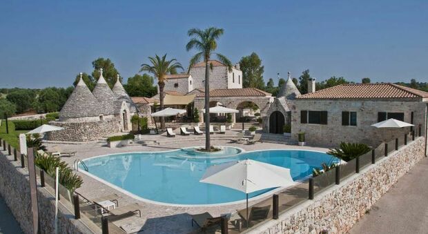 immagine Giorgia Meloni a Masseria Beneficio: quanto costa il resort di lusso e quante stanze ha. La cifra (da capogiro) per una sola notte