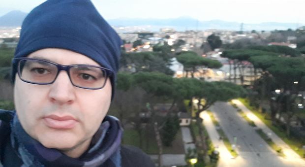 Napoli, genitori dei bimbi trapiantati di nuovo sul tetto dell'ospedale