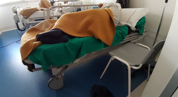 Mancano le lenzuola e coperte a Napoli ospedali in ginocchio