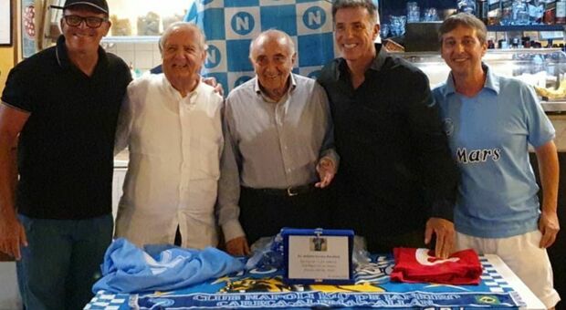 Antonio Rosellini (secondo da sinistra) con Ferlaino e Careca al Napoli Club Rio