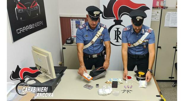 Arrestati due spacciatori di droga, sequestrate cocaina e marijuana