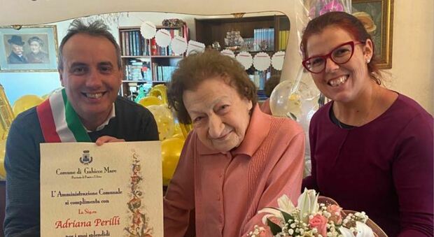 Marche set ideale per il sequel di Cocoon: festa a Gabicce per la maestra Adriana Perilli, nuova centenaria