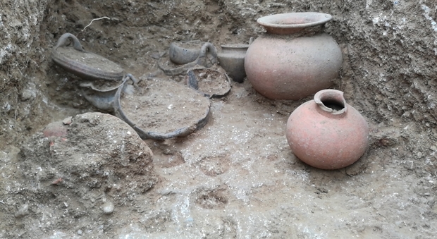 Vulci, scoperta tomba inviolata di un guerriero etrusco del settimo secolo a.C.