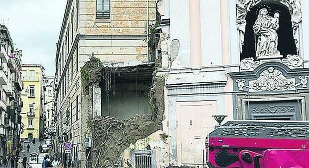 Napoli, crolla la chiesa del Rosariello: il giallo dei finanziamenti, si muove il pm
