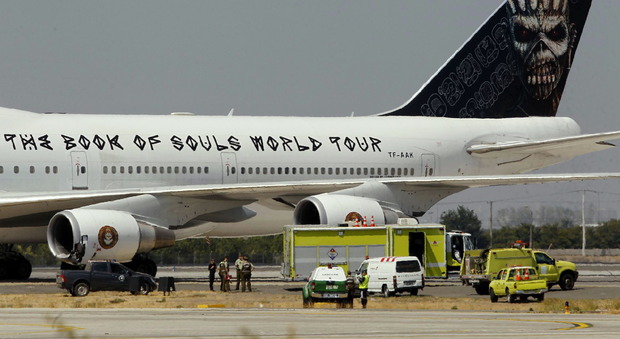 Cile, incidente per l'aereo degli Iron Maiden: feriti due addetti dell'aeroporto