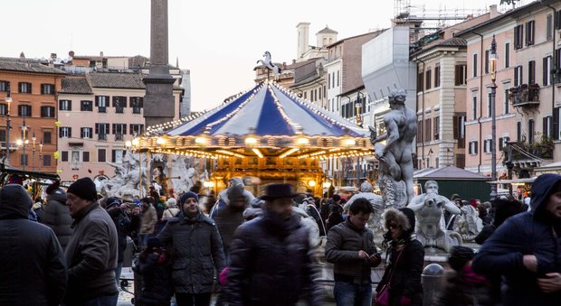 Roma, piazza Navona senza regole, i commissari: «È emergenza decoro»