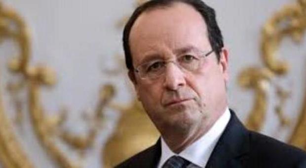Hollande: "Intensificare i raid in Siria e Iraq"