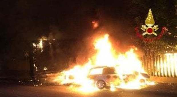 Milano, schianto tra Tir e due auto: due morti tra le fiamme
