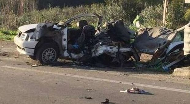 Incidente choc sull'Adriatica, ubriaco in suv travolge auto: due morti, uno decapitato Incidente choc sull'Adriatica, ubriaco in suv travolge auto: due morti, uno decapitato