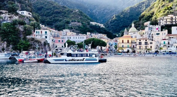 Il borgo marinaro e l'isola azzurra: parte il traghetto Cetara-Capri