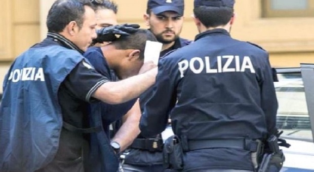 Falsi documenti per l'espatrio, arrestati 3 albanesi ricercati da 5 anni