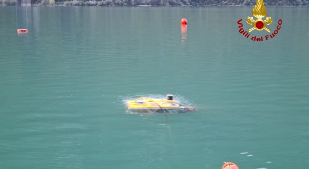 Andrei scomparso nel Lago Morto, ricerche con il sottomarino: lavorerà senza sosta. Come funziona il Rov