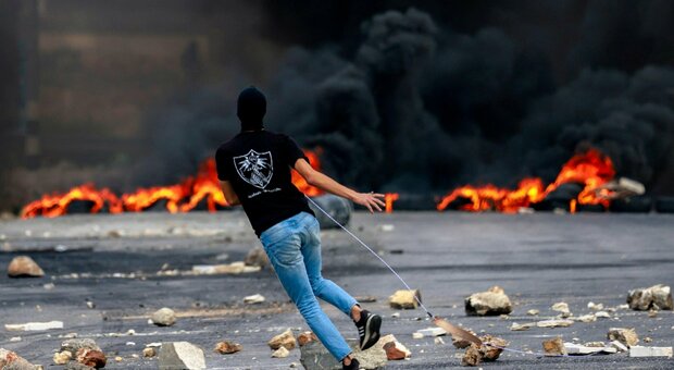 Israele, l'appello filo Hamas: «In nome di Gaza scendete nelle piazze del mondo con molotov, pietre e armi». Si teme il venerdi di preghiera