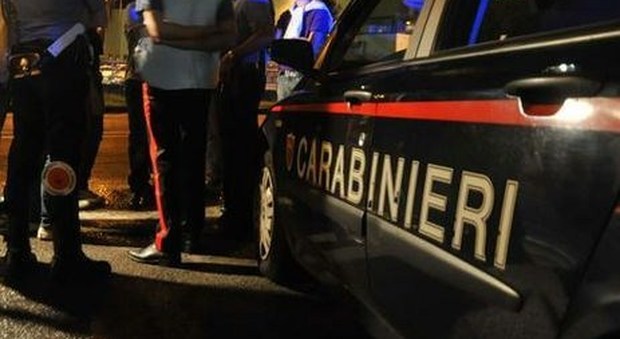 Napoli, agguato notturno: 33enne ucciso a bordo di un furgone