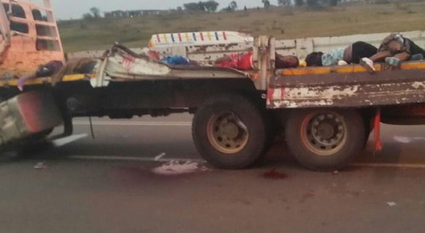Swaziland, strage per incidente stradale: morte almeno 38 ragazze, 20 feriti