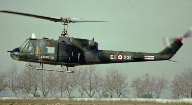 Un AB-205 dell'aviazione leggera dell'Esercito
