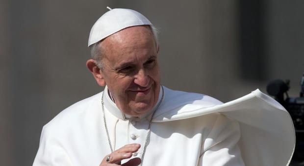 Papa Bergoglio: «Vade retro adulatori: gli ipocriti sono come il diavolo, killer che ingannano la comunità»