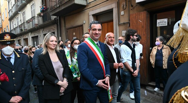 Il sindaco Festa sfila con Santa Rita: «Avellino sta cambiando»