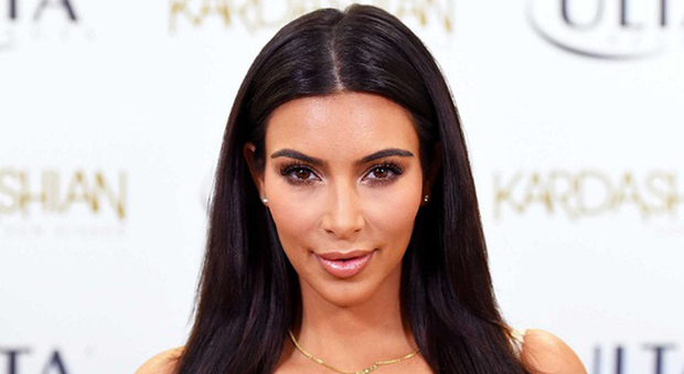 Kim Kardashian ha venduto per 6000 dollari un suo reggiseno usato