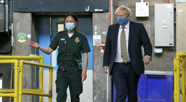 Boom di contagi in Regno Unito: più morti e ricoveri. Ma il governo: «No secondo lockdown, disastroso per l'economia»