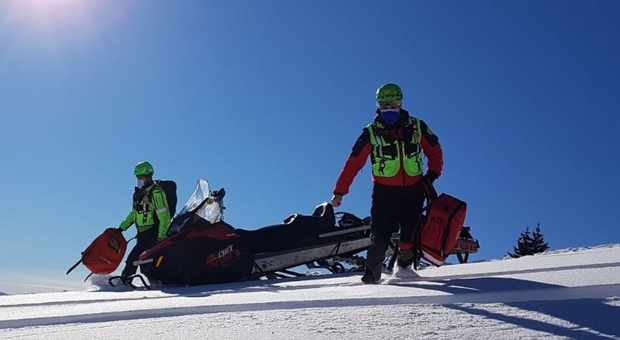Con lo snowboard giù da Cima Mandriolo, cade e si fa male: 40enne salvato dal soccorso alpino