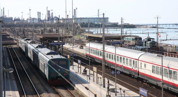 Incubo treni: salta la linea elettrica. Maxi ritardi sulla Adriatica