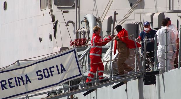 Lo sbarco di migranti, parte l’Sos Porto di Brindisi a rischio collasso