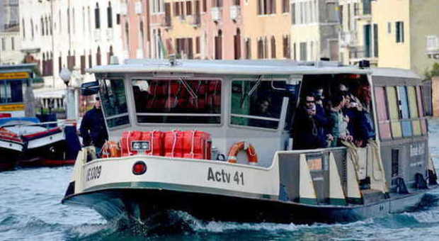 A Venezia non ne va dritta una: il Senato boccia i nuovi vaporetti