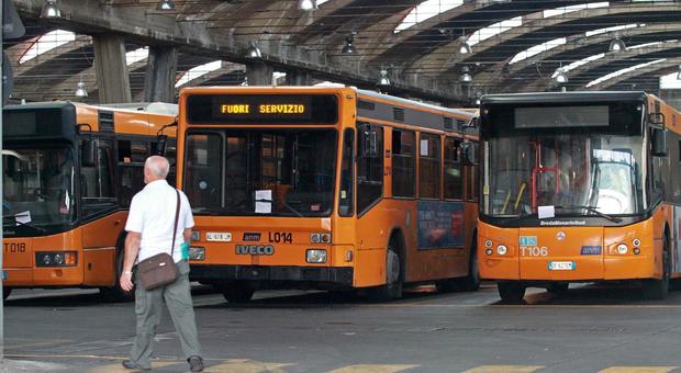 Napoli, addio bus per la provincia: l'Anm dismette ben 75 linee