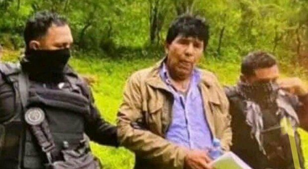 Narcos Mexico, arrestato il signore della droga Quintero: «Il più ricercato dall'Fbi». Un elicottero precipitato nell'operazione