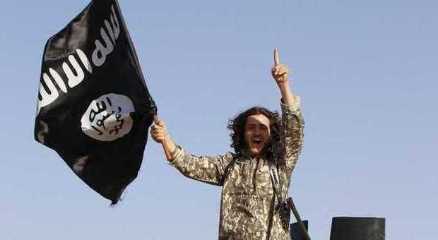 Isis, chiede di vedere suo figlio preso in ostaggio: le fanno mangiare la sua carne