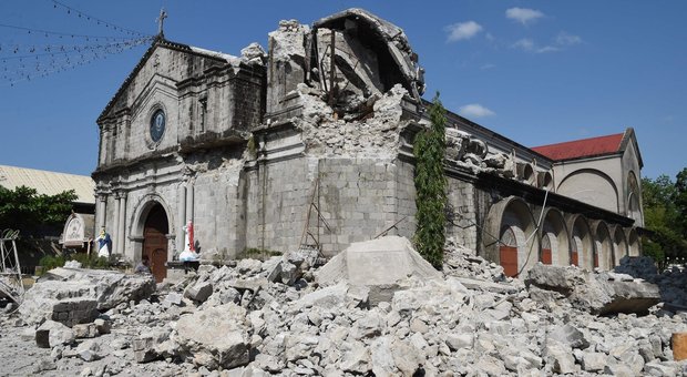 Terremoto, nuova forte scossa di 6.3 nelle Filippine: panico nel centro del Paese, ieri 11 morti