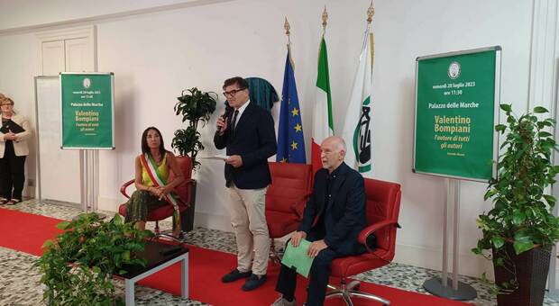 Il consiglio regionale rende omaggio a Valentino Bompiani, la figlia Ginevra: «Nato per caso ad Ascoli ma orgoglioso delle Marche»