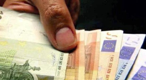Prestiti per 5mila euro dall'anziana padrona di casa: inquilino nei guai per circonvenzione