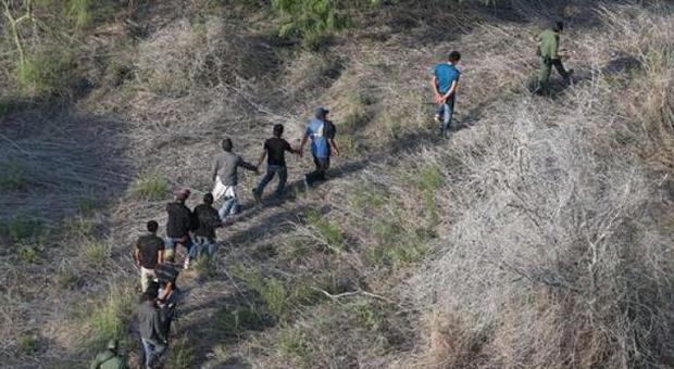 Choc in Texas, trovata una fossa comune con 52 corpi di immigrati illegali