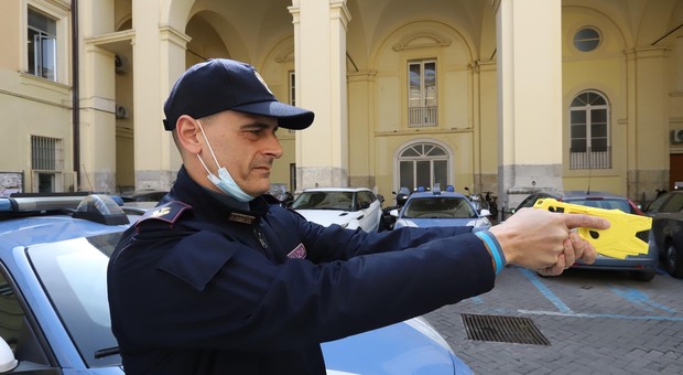 Da lunedì forze dell'ordine con il taser a Salerno, Avellino e Benevento