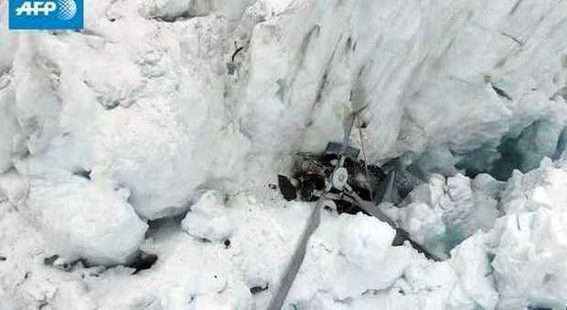 Elicottero turistico si schianta sul ghiacciaio, sette morti in Nuova Zelanda