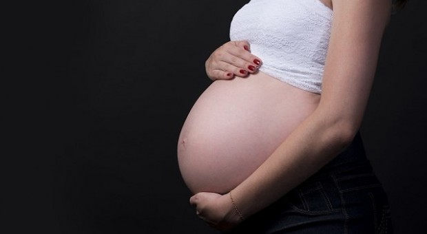 Picchia la compagna incinta per farla abortire: «Non voleva perdere il sussidio statale»